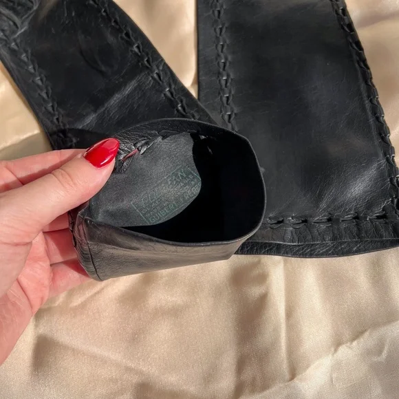 Vintage 1960s Black Leather Gloves With Stitching Details - Picture 4 of 8